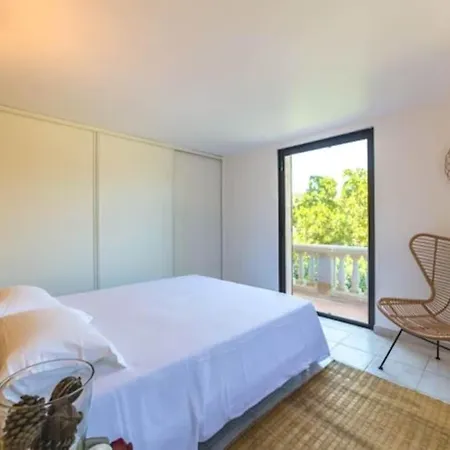 Beautiful Villa, Quiet Sea View With Pool Willa