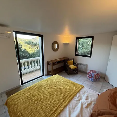 Beautiful Villa, Quiet Sea View With Pool